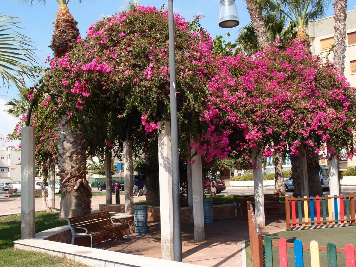 Apartamento Tranquilo Cerca De Buena Piscina Y Con Buen Aire Acondicionado Aguilas Exterior photo